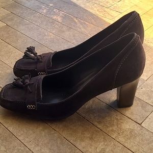 Dark brown suede Bandolino heels size 9